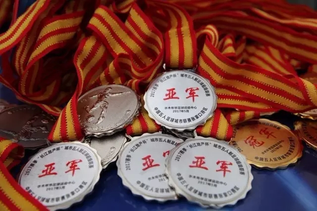 杨瀚森22+14青岛胜深圳 吴前17分浙江险胜广州