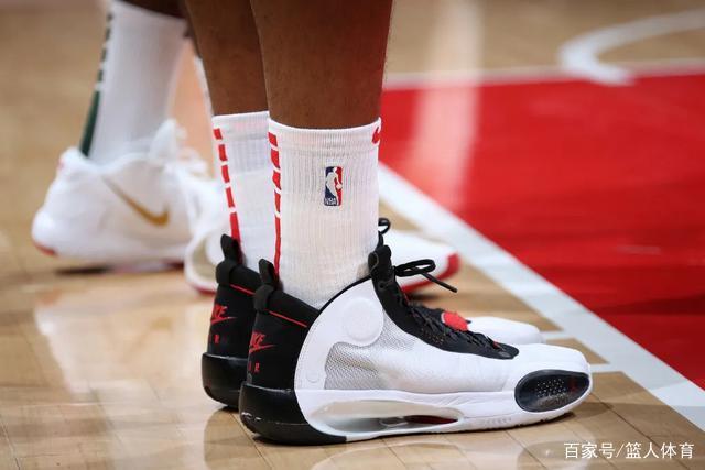 13记三分！克莱蒙斯轰下55分 新疆队史第三人